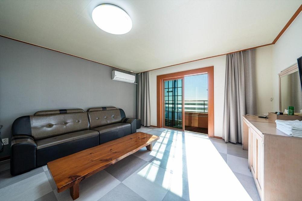 Oceanview Resortel Boryeong Exterior photo