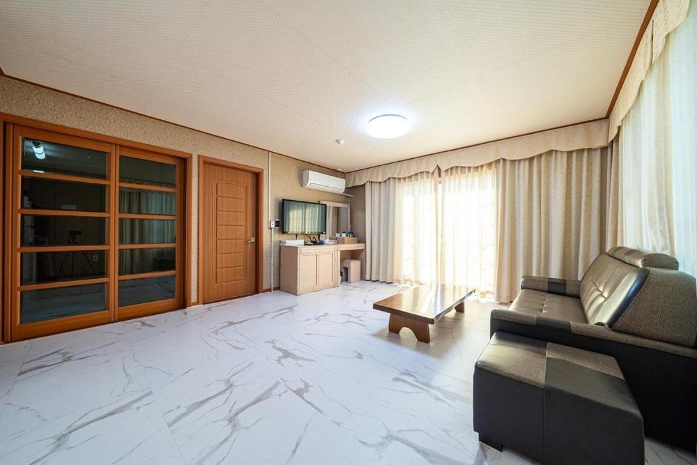 Oceanview Resortel Boryeong Exterior photo