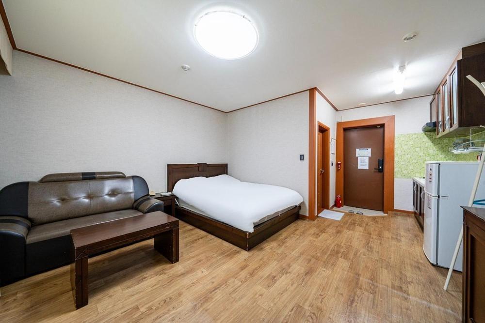 Oceanview Resortel Boryeong Exterior photo
